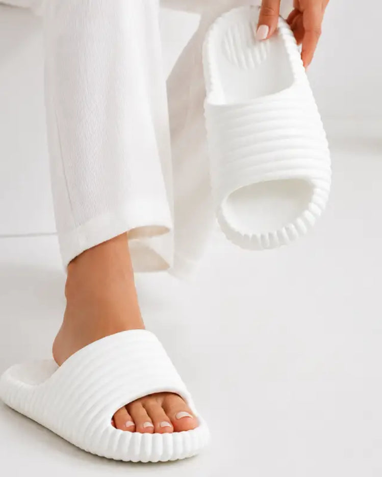 Fluffy basic Flip Flops